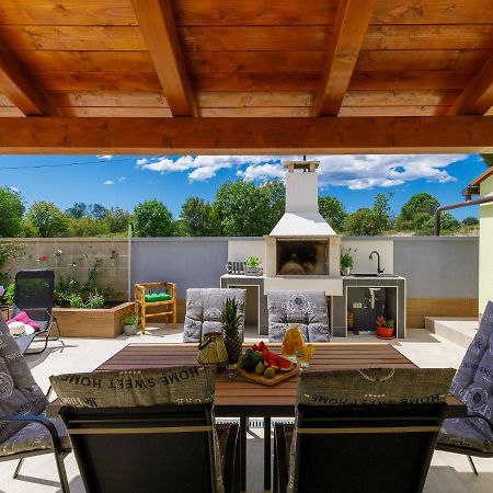 Holiday Home Laura By Interhome Pula Luaran gambar