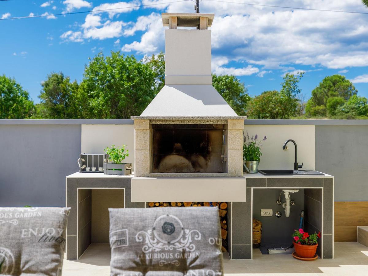 Holiday Home Laura By Interhome Pula Luaran gambar