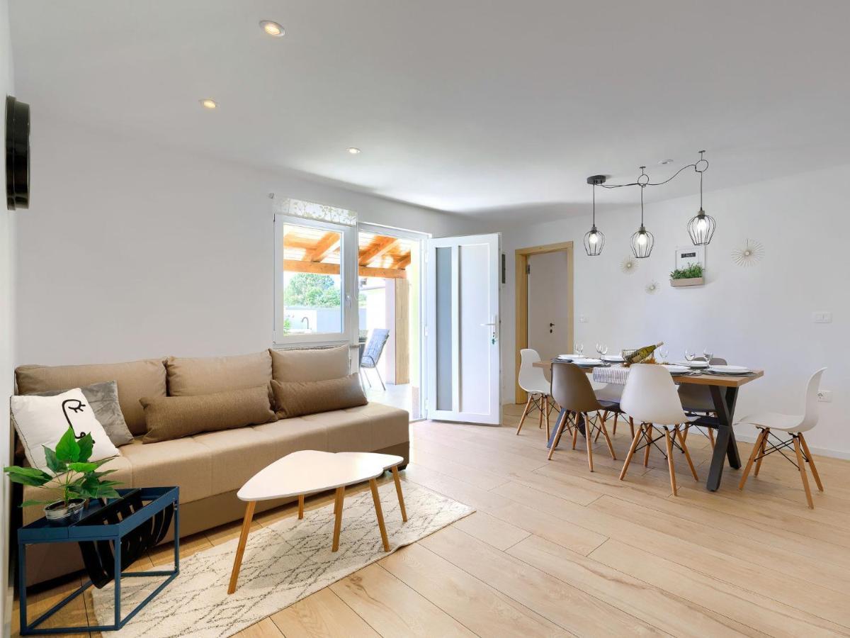 Holiday Home Laura By Interhome Pula Luaran gambar